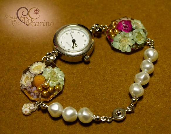 お花とパールの腕時計 2枚目の画像