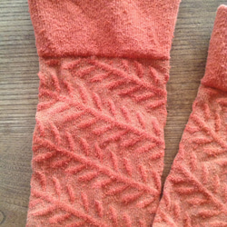 絹のリーフ靴下--茜のコーラルピンク--12限定パッケージ 4枚目の画像