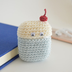 帶有奶油蘇打醬櫻桃的 AirPods 保護套 | Amigurumi 矽膠保護套 第3張的照片