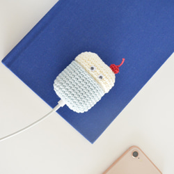 帶有奶油蘇打醬櫻桃的 AirPods 保護套 | Amigurumi 矽膠保護套 第5張的照片