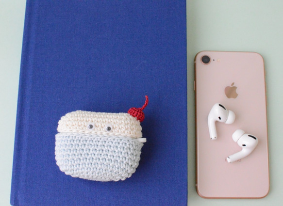 AirPods Pro 保護套配奶油蘇打醬的櫻桃 | Amigurumi 帶矽膠保護套 第4張的照片