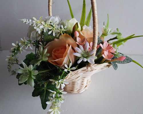 インテリアに小さなバスケットアレンジ アートフラワー tomo