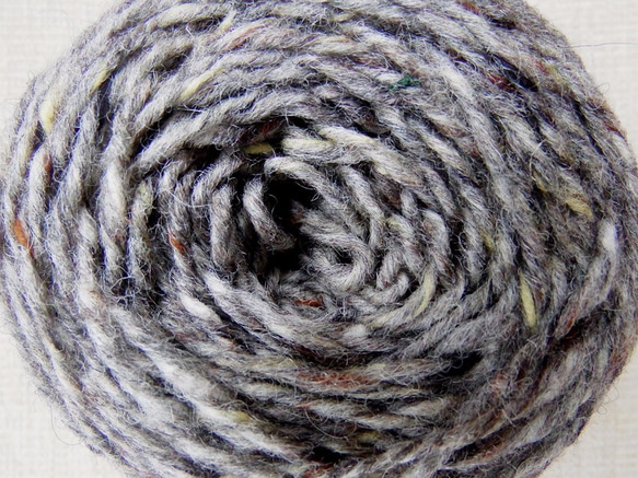 ドニゴールアランツイード 50g 羊毛100％（グレイ） 2枚目の画像