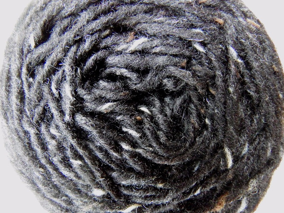 ドニゴールアランツイード 50g 羊毛100％（ブラック） 2枚目の画像