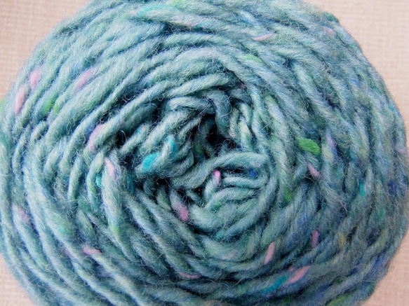 ドニゴールアランツイード 50g 羊毛100％（ミルキーブルー） 2枚目の画像