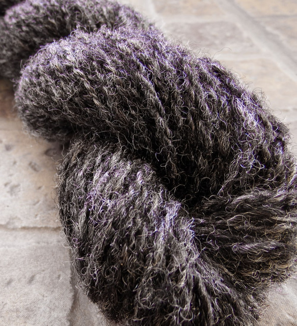無染色の手紡ぎ羊毛糸 70g /Dark Grey（ダークグレイ） 3枚目の画像