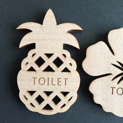 ハワイアン 木製 トイレ ドアプレート 選べる 3種類 パイナップル ハイビスカス モンステラ ウォール デコ 壁 飾り 3枚目の画像