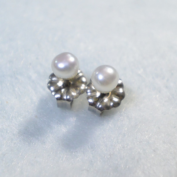 極小號淡水珍珠耳釘（3-3.5mm，鈦耳釘） 第3張的照片