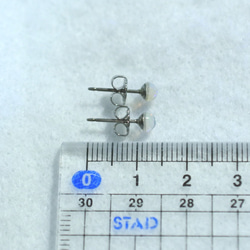 （1件）珍貴的蛋白石耳釘穿孔（4毫米，鈦制柱） 第5張的照片