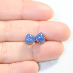 （1件）藍色蛋白石耳釘穿孔（7mm三角鈦柱） 第4張的照片