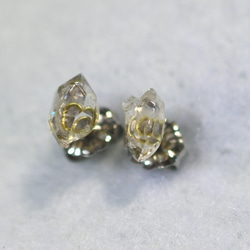 （1点もの）ハーキマーダイヤモンドのスタッドピアス・S（チタンポスト） 3枚目の画像