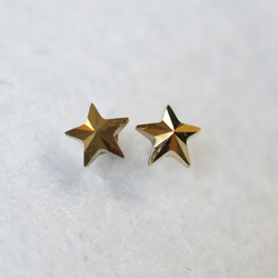 スワロ・金の星のピアス（レア・5mm・クリスタルオーラム・チタンポスト） 2枚目の画像