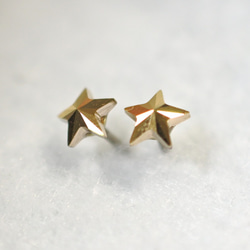 スワロ・金の星のピアス（レア・5mm・クリスタルオーラム・チタンポスト） 3枚目の画像