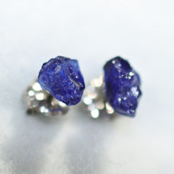 （1件）藍色藍寶石粗糙耳釘 第3張的照片