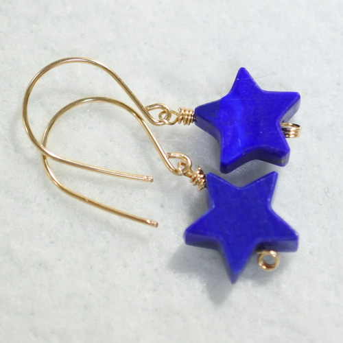 1点もの）14kgf・ラピスラズリの青い星ピアス ピアス（フック