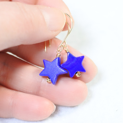 1点もの）14kgf・ラピスラズリの青い星ピアス ピアス（フック