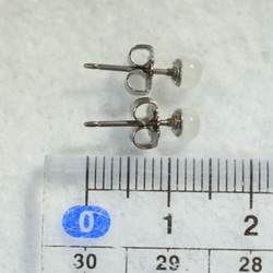 (1 件) 寶藍色月光石耳釘（4 毫米，鈦金屬柱） 第5張的照片