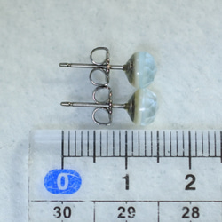 （1件）白色貝殼＆天藍色托帕石耳釘（6毫米，鈦金屬柱） 第5張的照片
