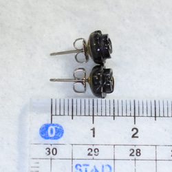 (1 件) 黑殼玫瑰耳釘 (8 毫米，鈦柱) 第5張的照片