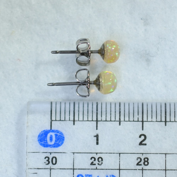 (1 件) 高品質珍貴蛋白石耳釘（5 毫米，鈦柱） 第5張的照片