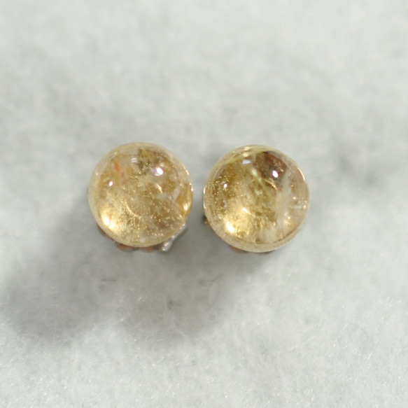 （1 件）金色金紅石石英耳釘（6 毫米，鈦柱） 第2張的照片