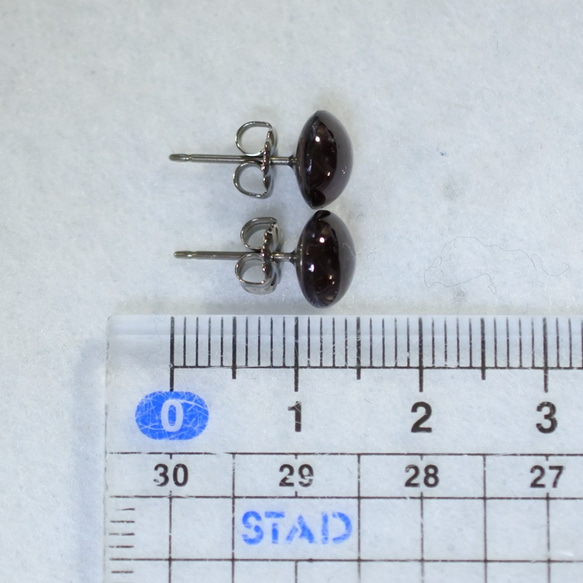 （1 件）石榴石耳釘（8 毫米，鈦柱） 第5張的照片