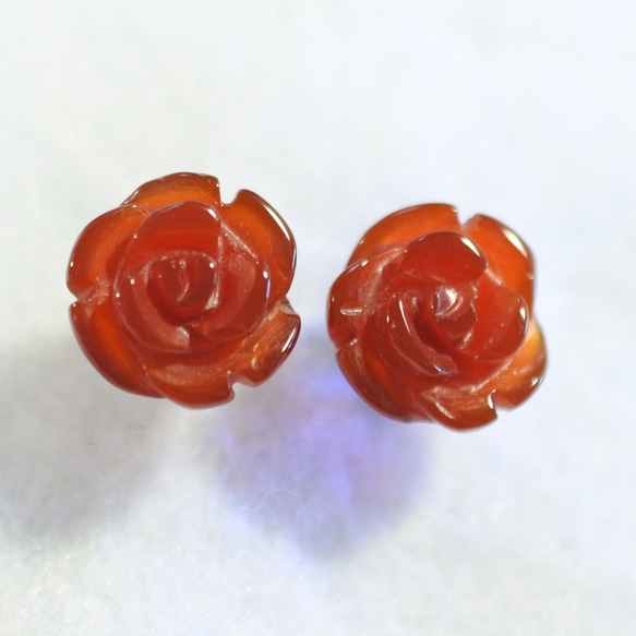 （1 件）紅瑪瑙玫瑰耳釘（10 毫米，鈦柱） 第1張的照片