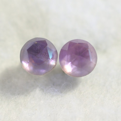 (1 件) 白色貝殼和紫水晶耳釘（8 毫米，鈦柱） 第2張的照片