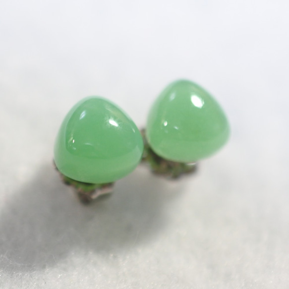 (1 件) Chrysoprase 耳釘 (7mm 鈦晶柱) 第3張的照片