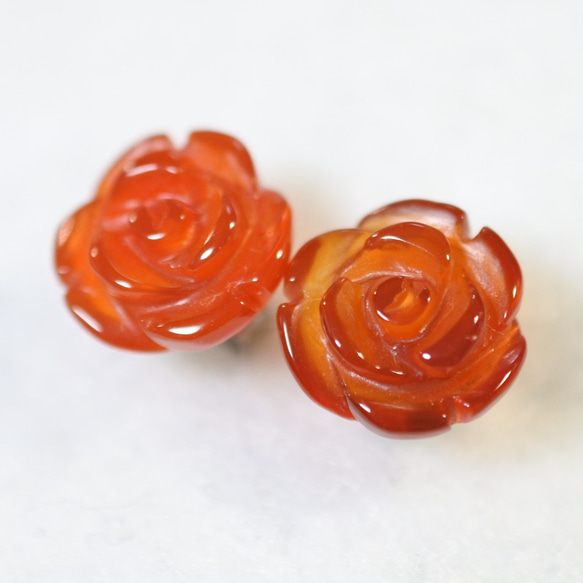 （1 件）紅瑪瑙玫瑰耳釘（10 毫米，鈦柱） 第2張的照片