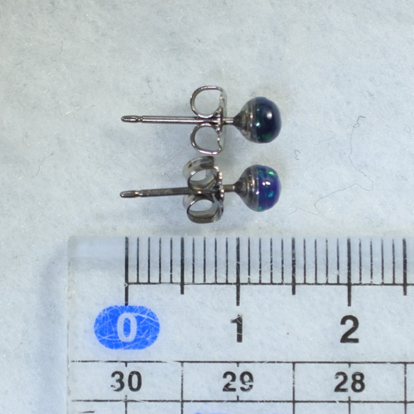 (1 件) 黑色蛋白石耳釘（4 毫米，鈦柱） 第5張的照片