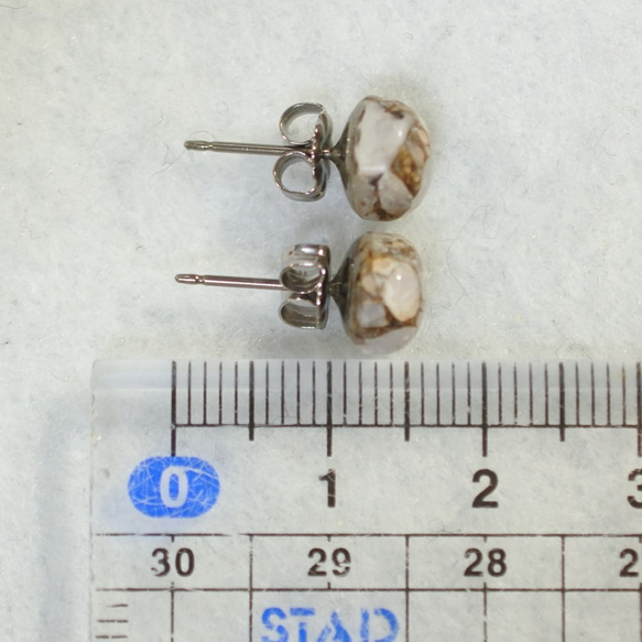 （1 件）銅方解石耳釘（8 毫米，鈦柱） 第5張的照片