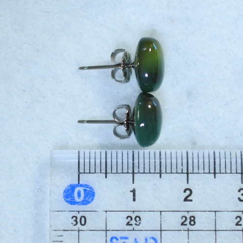 小さな天然石◇グリーンオニキス◇ホワイトシェル猫のピアス 小さな天然石◇グリーンオニキス◇ホワイトシェル猫のピアス 楽天市場