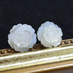 白玫瑰單耳環（12mm，鈦柱） 第4張的照片