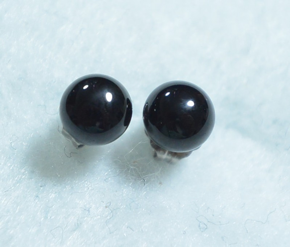 黑色縞瑪瑙耳釘（6 毫米，鈦金屬耳釘） 第1張的照片