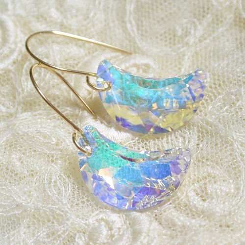 スワロフスキー・Moonペンダントの14kgfピアス（クリスタルオーロラ