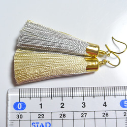 絲綢流蘇耳環，金×銀（金鈦鉤） 第5張的照片