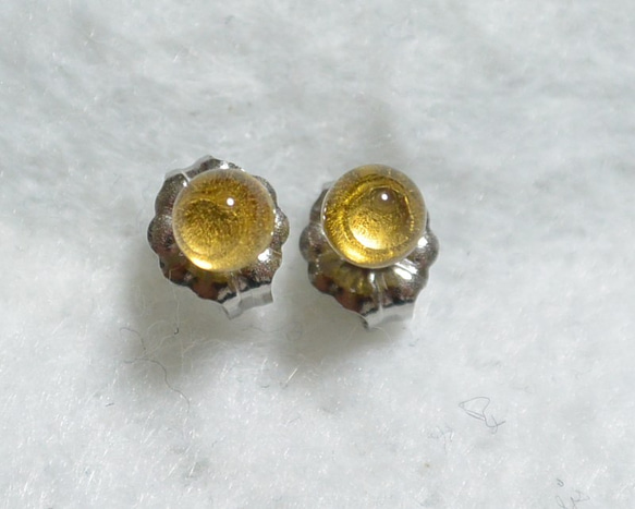 小黃水晶耳釘（4毫米·鈦柱） 第3張的照片