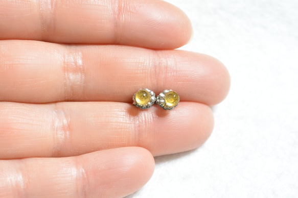 小黃水晶耳釘（4毫米·鈦柱） 第4張的照片