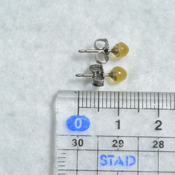 小黃水晶耳釘（4毫米·鈦柱） 第5張的照片