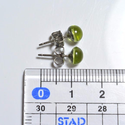 橄欖石耳釘（6 毫米，鈦耳釘） 第5張的照片
