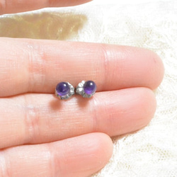 小紫水晶耳釘（4毫米·鈦後） 第4張的照片