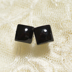 方形黑瑪瑙耳釘（6毫米，鈦金屬耳針） 第2張的照片