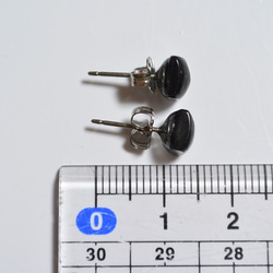 方形黑瑪瑙耳環（6 毫米，鈦耳環） 第5張的照片
