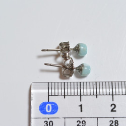 （１点もの）小粒ラリマーのスタッドピアス（4mm・チタンポスト） 4枚目の画像