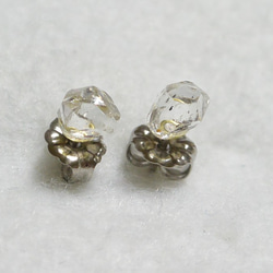 （1点もの）ハーキマーダイヤモンドのスタッドピアス・S（チタンポスト） 2枚目の画像