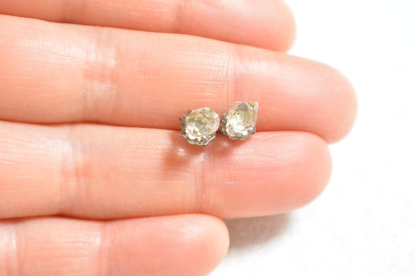 （1点もの）ハーキマーダイヤモンドのスタッドピアス・S（チタンポスト） 4枚目の画像