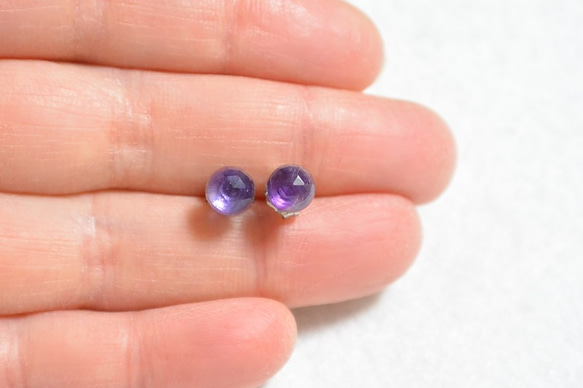 （1點）紫水晶玫瑰形切割耳環（6毫米·鈦後） 第4張的照片