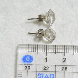 （1点もの）ハーキマーダイヤモンドのスタッドピアス・L（チタンポスト） 5枚目の画像