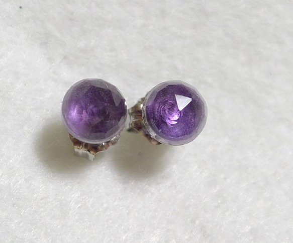 （1點）紫水晶玫瑰形切割耳環（6毫米·鈦後） 第2張的照片
